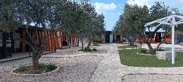 Mobile Home with Shared Pool in Pirovac