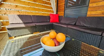 Mobile Home with Shared Pool in Pirovac