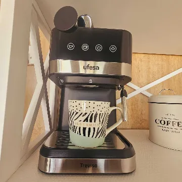 Mobile Home with Sea and Pool View in Pirovac