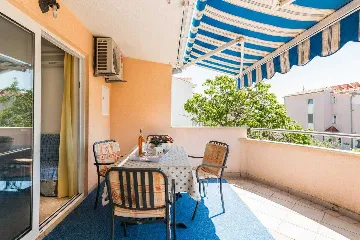 Apartment with Balcony in Kaštel Štafilić