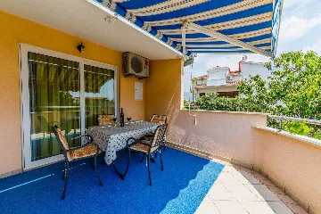 Apartment with Balcony in Kaštel Štafilić