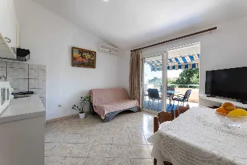 Apartment with Balcony in Kaštel Štafilić