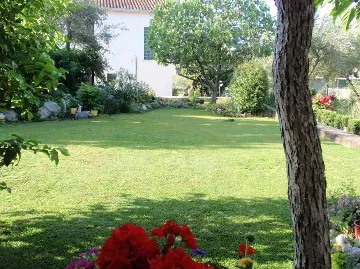 Apartment with Garden Terrace for 2 in Kaštel Štafilic