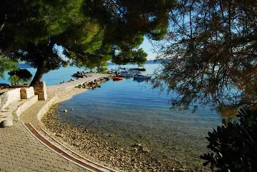 Apartment with Garden Terrace for 2 in Kaštel Štafilic