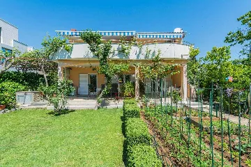 Apartment with Garden Terrace for 2 in Kaštel Štafilic