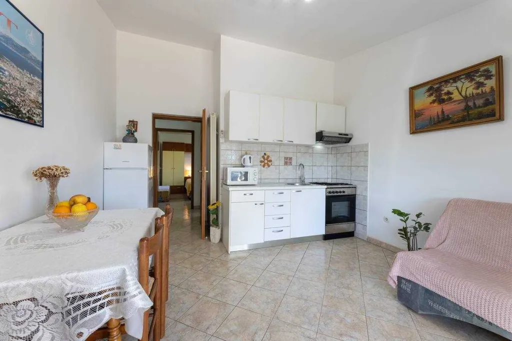Apartment with Garden Terrace for 2 in Kaštel Štafilic
