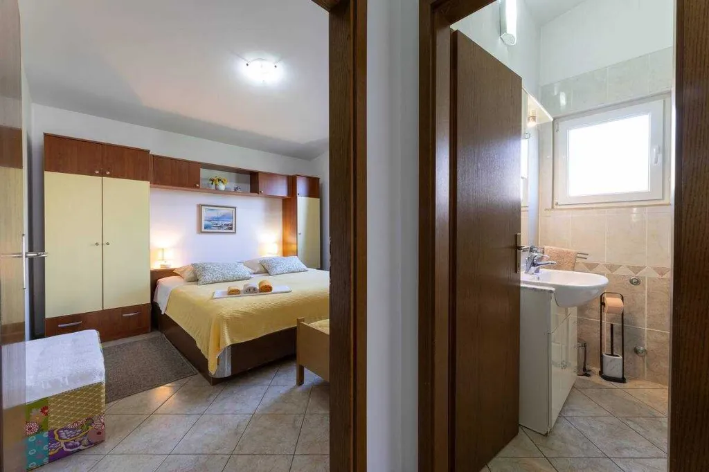 Apartment with Garden Terrace for 2 in Kaštel Štafilic