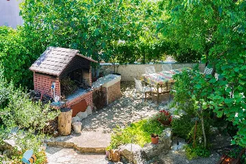Apartment with Garden Terrace for 2 in Kaštel Štafilic
