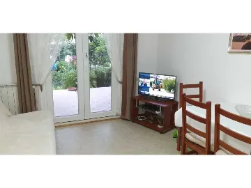 Apartment with Garden Terrace for 2 in Kaštel Štafilic