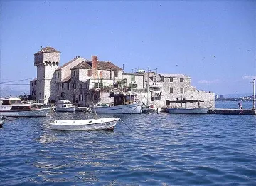 Apartment with Garden Terrace for 2 in Kaštel Štafilic