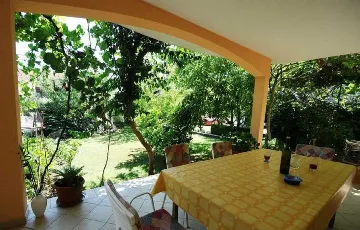Apartment with Garden Terrace for 2 in Kaštel Štafilic