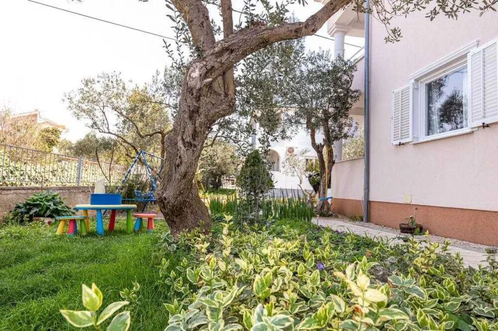Two-Bedroom Apartment with Terrace in Šibenik