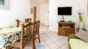 Apartment with Garden Terrace in Šibenik (up to 4)