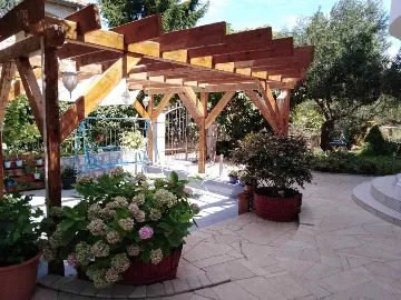 Garden-View Studio Apartment in Šibenik