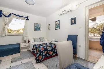 Garden-View Studio Apartment in Šibenik