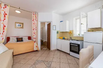 Studio Apartment in Šibenik for Up to 3 Guests