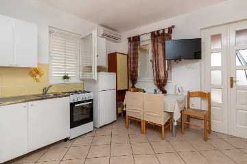 Studio Apartment in Šibenik for Up to 3 Guests