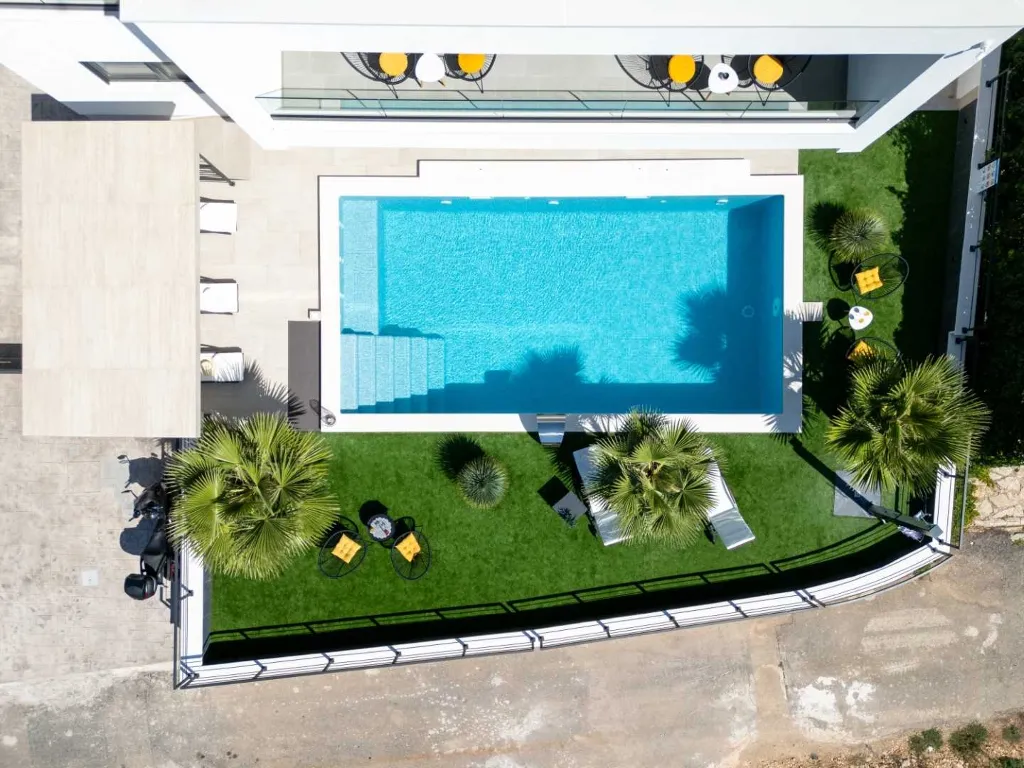 Villa in Primošten with Heated Pool for Up to 10