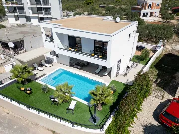 Villa in Primošten with Heated Pool for Up to 10