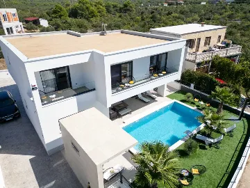 Villa in Primošten with Heated Pool for Up to 10