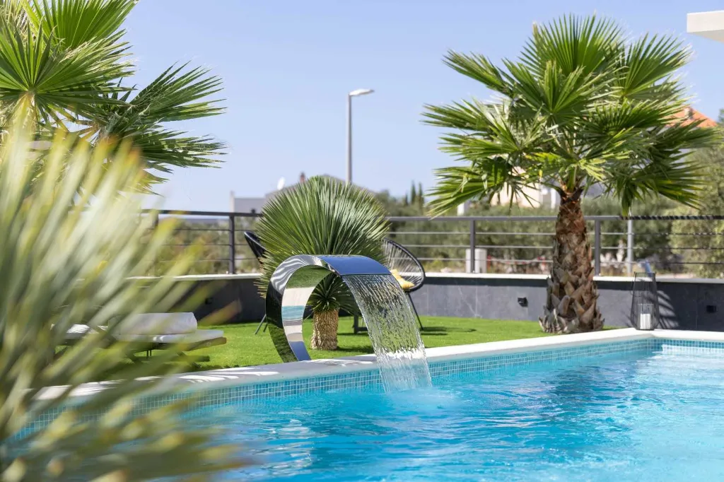Villa in Primošten with Heated Pool for Up to 10