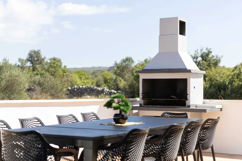 Villa in Primošten with Heated Pool for Up to 10
