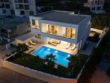 Villa in Primošten with Heated Pool for Up to 10