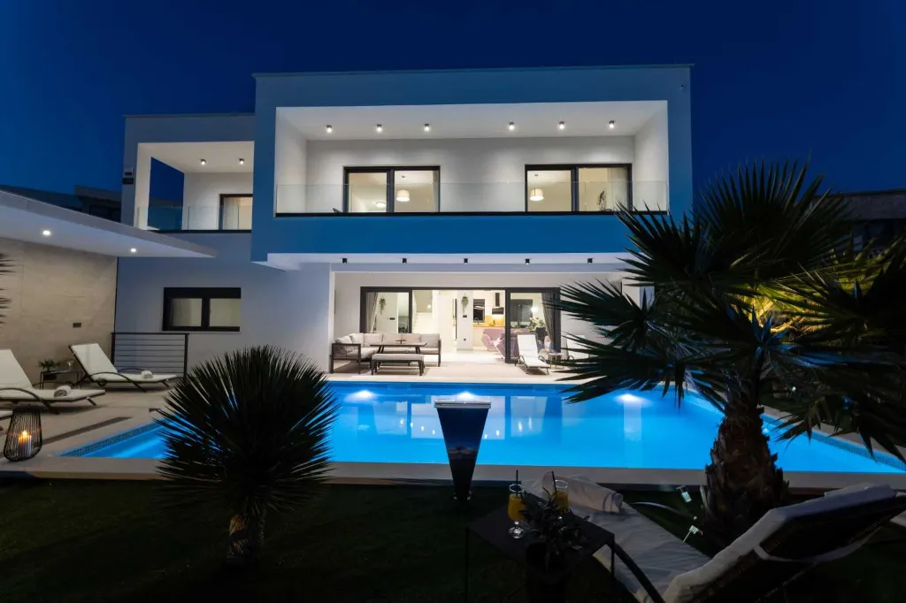 Villa in Primošten with Heated Pool for Up to 10