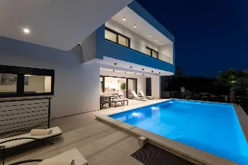 Villa in Primošten with Heated Pool for Up to 10
