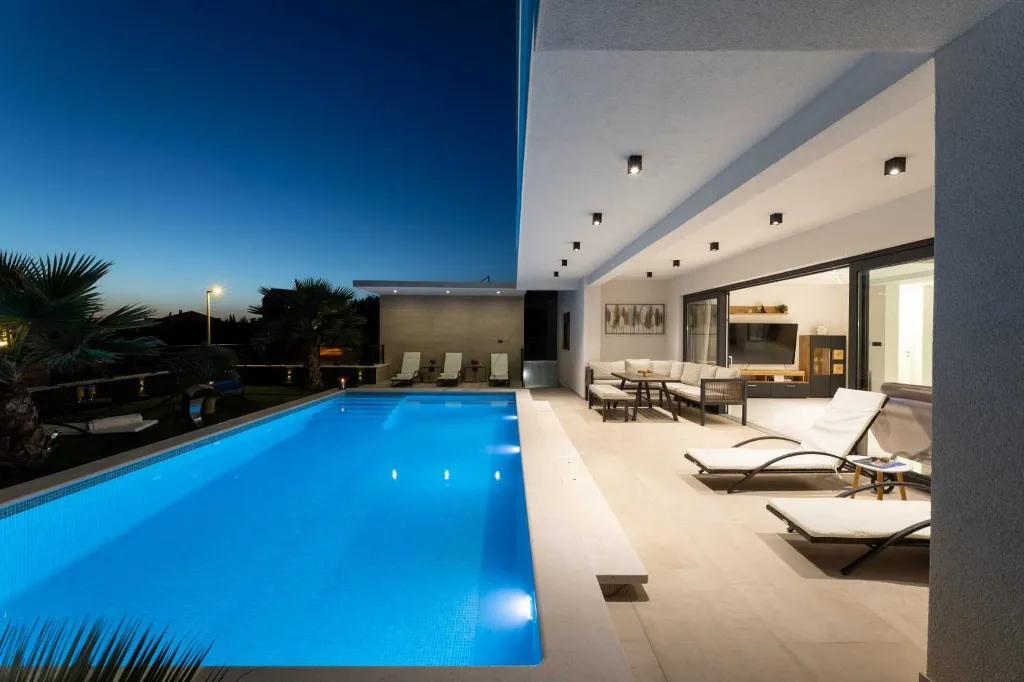 Villa in Primošten with Heated Pool for Up to 10