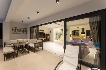 Villa in Primošten with Heated Pool for Up to 10