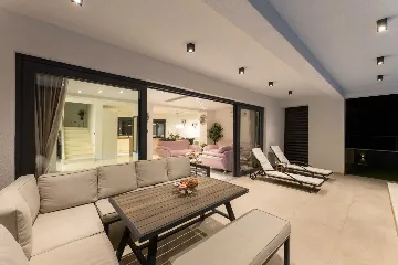 Villa in Primošten with Heated Pool for Up to 10