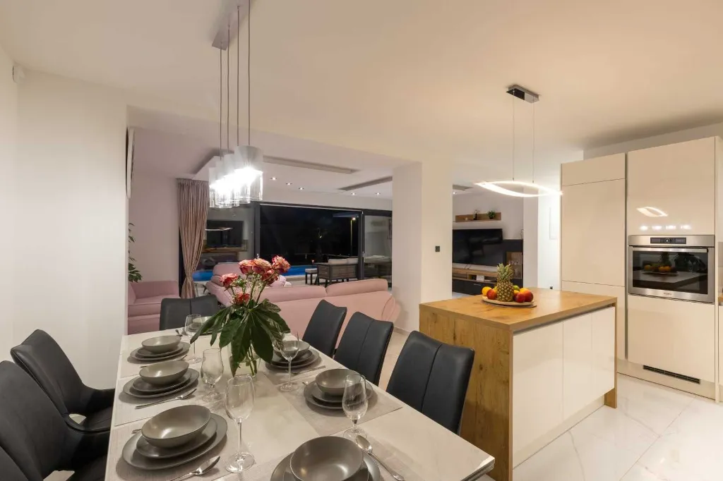 Villa in Primošten with Heated Pool for Up to 10