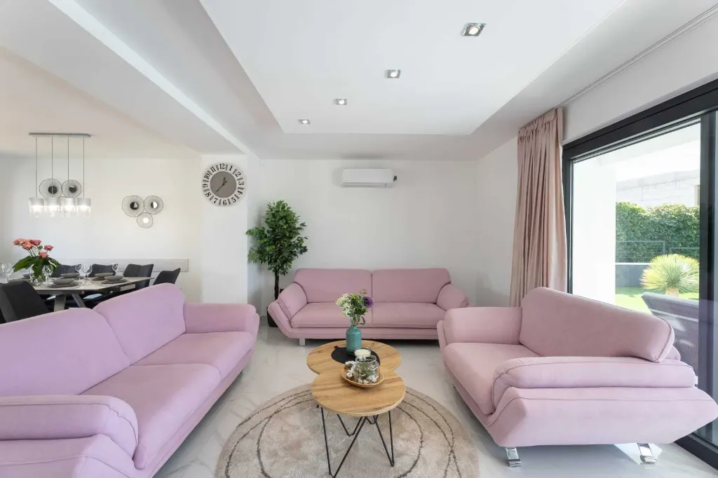 Villa in Primošten with Heated Pool for Up to 10