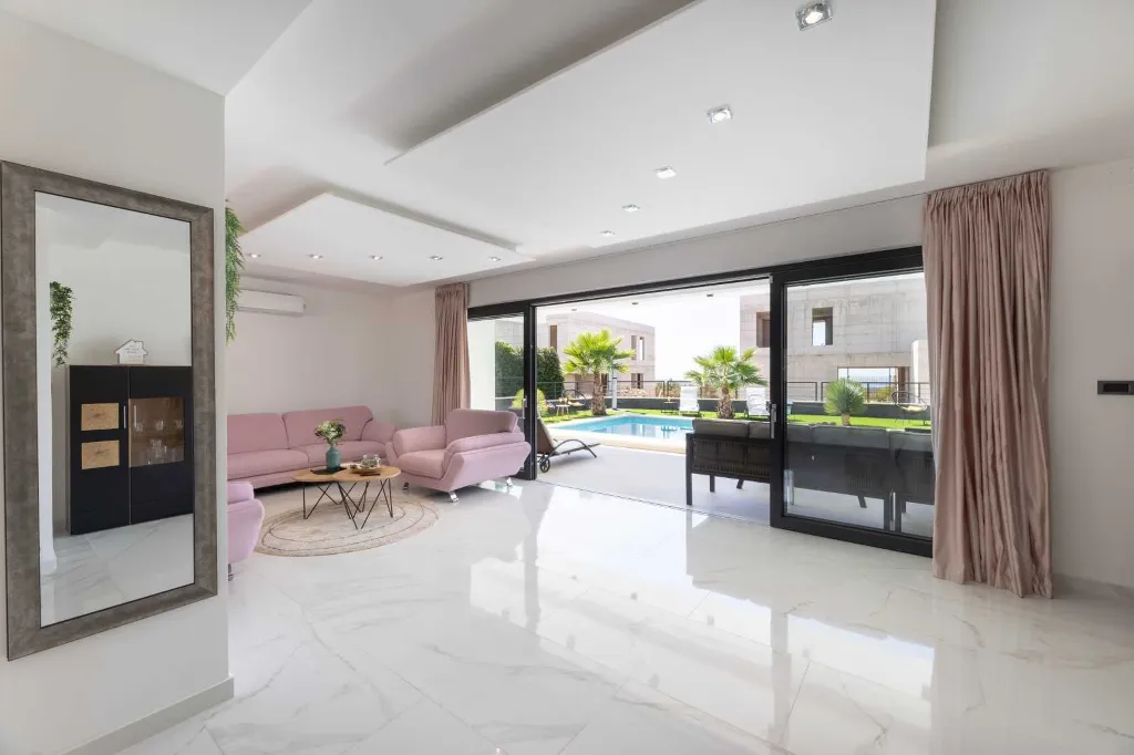 Villa in Primošten with Heated Pool for Up to 10