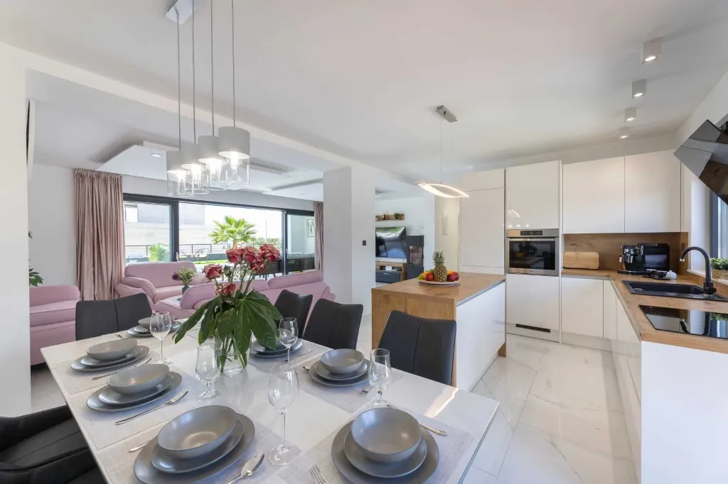 Villa in Primošten with Heated Pool for Up to 10