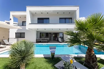 Villa in Primošten with Heated Pool for Up to 10