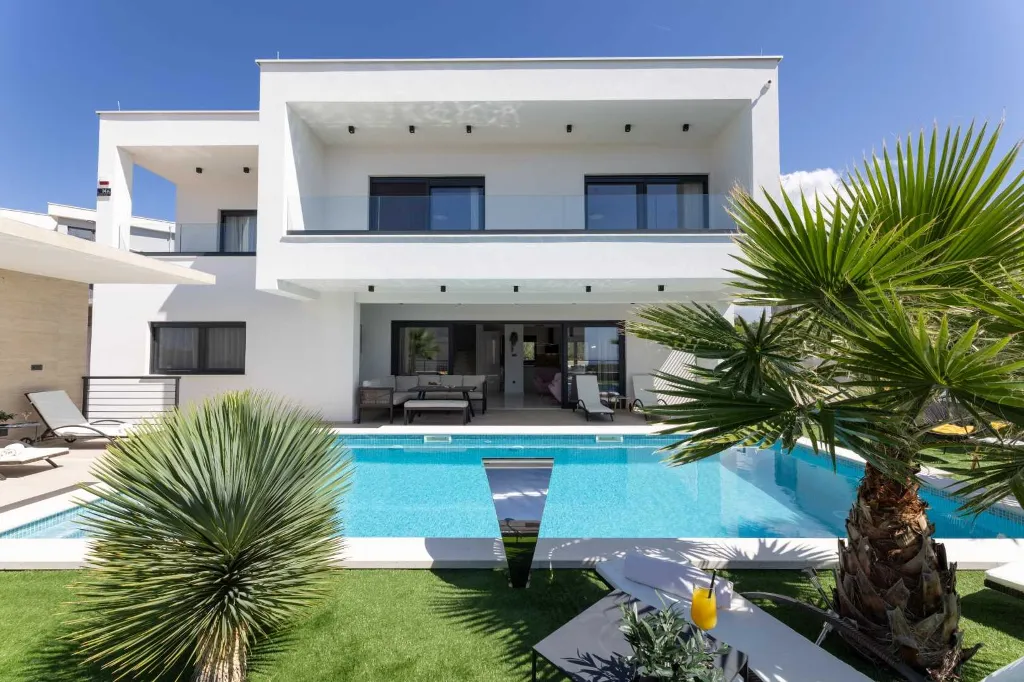 Villa in Primošten with Heated Pool for Up to 10