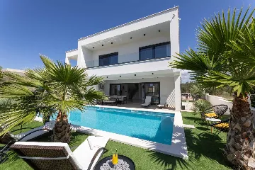 Villa in Primošten with Heated Pool for Up to 10