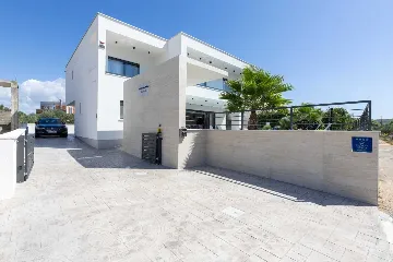Villa in Primošten with Heated Pool for Up to 10
