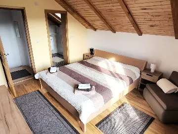 Balcony Room for 2 near Plitvice Lakes, Drežnik Grad