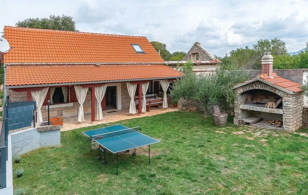 Stone Holiday House with Pool in Puljane, Oklaj