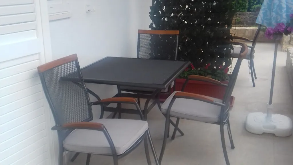 Ivy Garden Beach Apartment 1