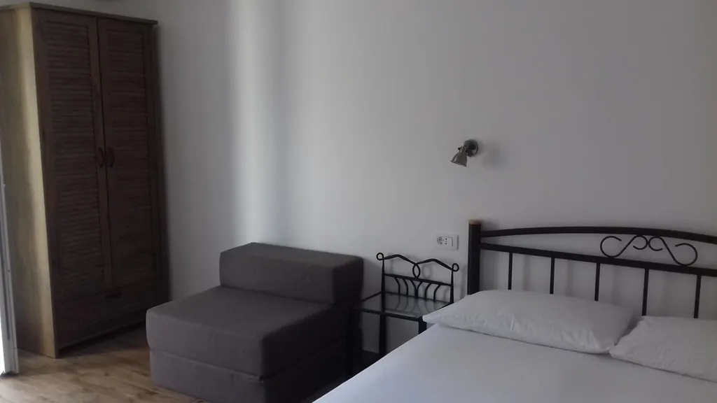 Ivy Garden Beach Apartment 1