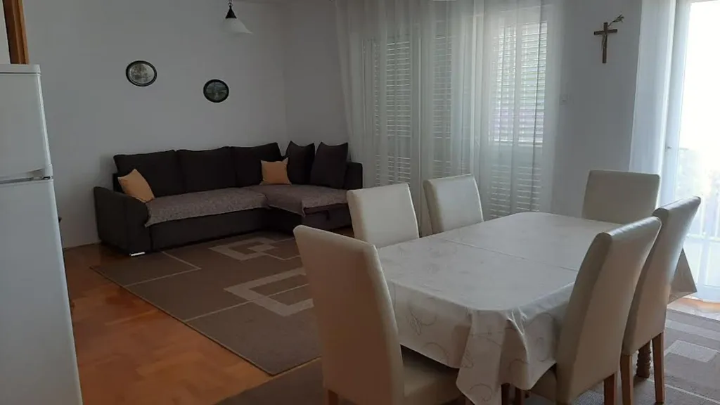 Ivy Garden Beach Apartment 3