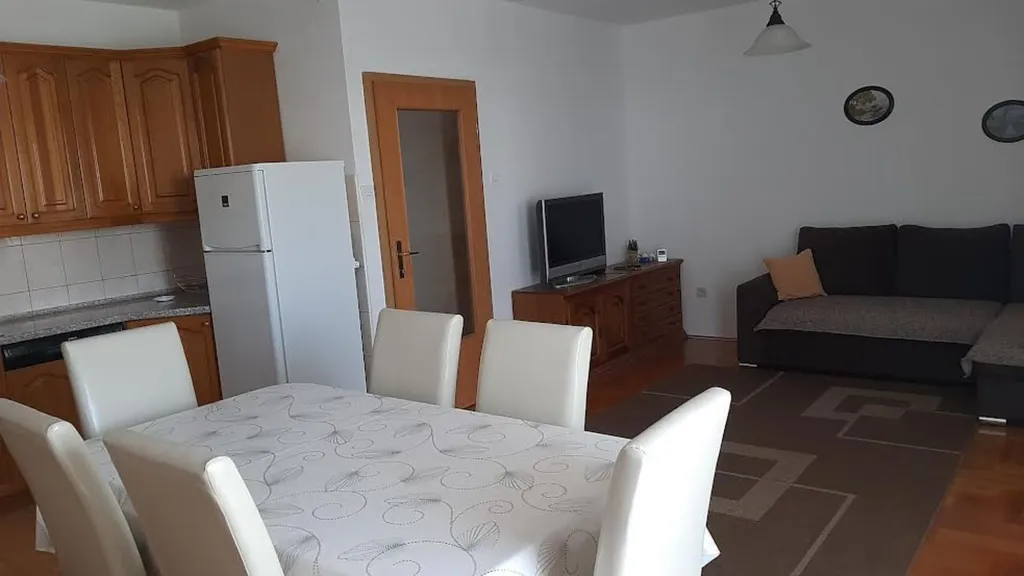 Ivy Garden Beach Apartment 3