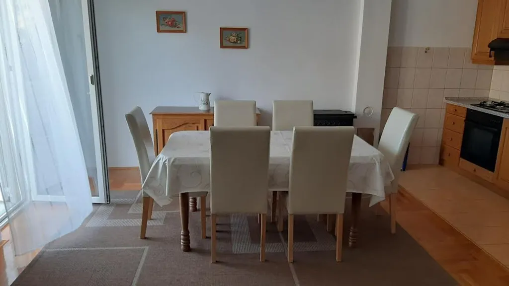 Ivy Garden Beach Apartment 3