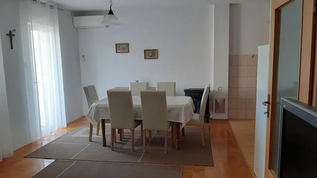 Ivy Garden Beach Apartment 3