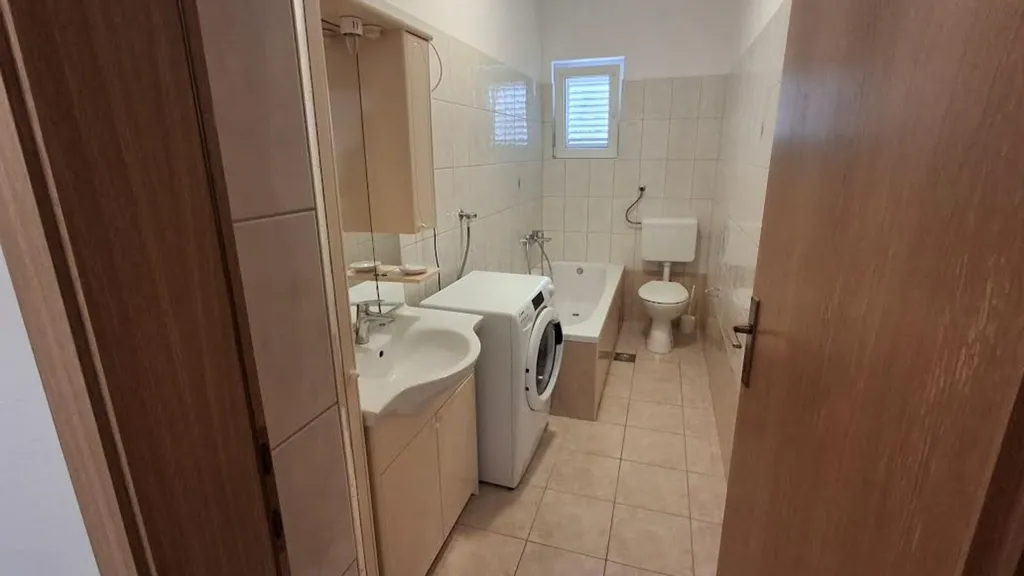 Ivy Garden Beach Apartment 3