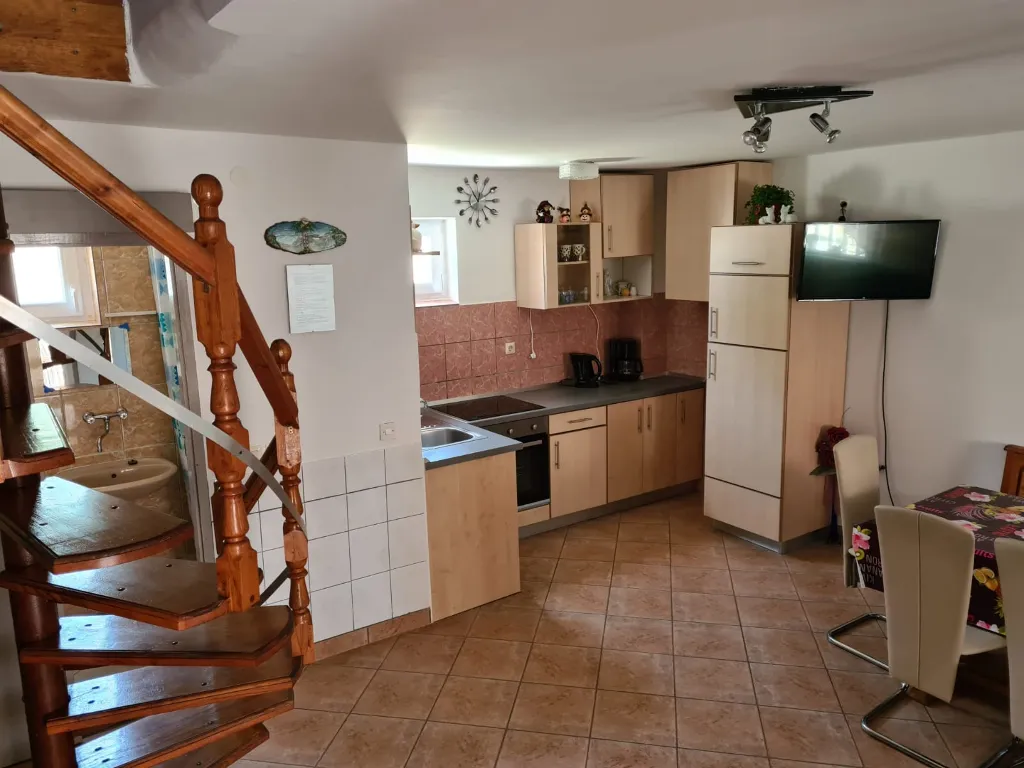 Two-Story Apartment in Vir for 6 Guests